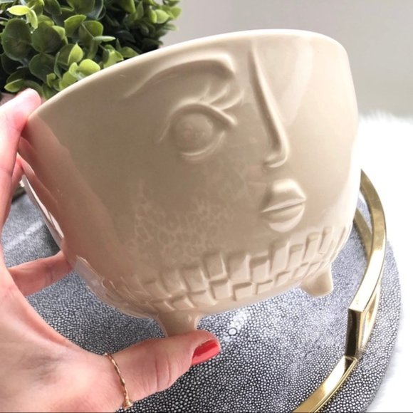 New Serving Bowl with Half Face & Feet - Picture 4 of 6